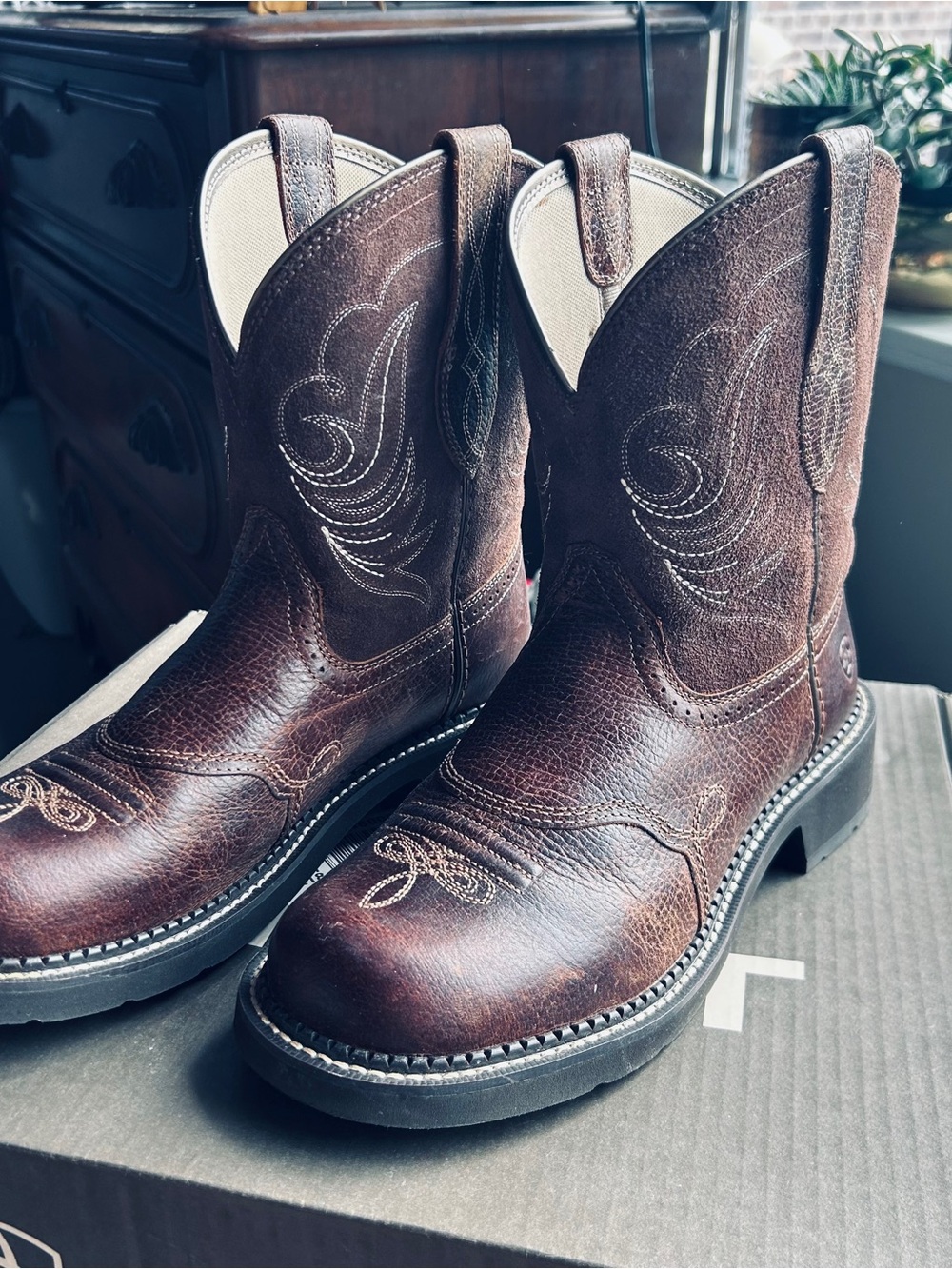 Ariat Brown Women’s Size 10 Leather Western Work Boots - Picture 2 of 10